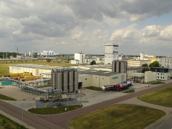 Addinoli tootmistehas Saksamaal, Leunas - sellest Euroopa moodsaimast määrdeainetehasest tarnitakse tooteid üle maailma ligi 100 riiki, kõikidel toodetel "Made in Germany" kvaliteedigarantii