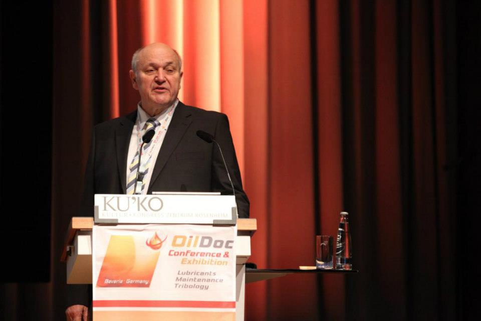 Peakorraldaja Peter Weismann Oildoc 2013 konverentsi avamas