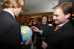 Öine rong, koputus uksele ja esimene saadetis ehk kuidas ADDINOL 1992. aastal Eestisse jõudis